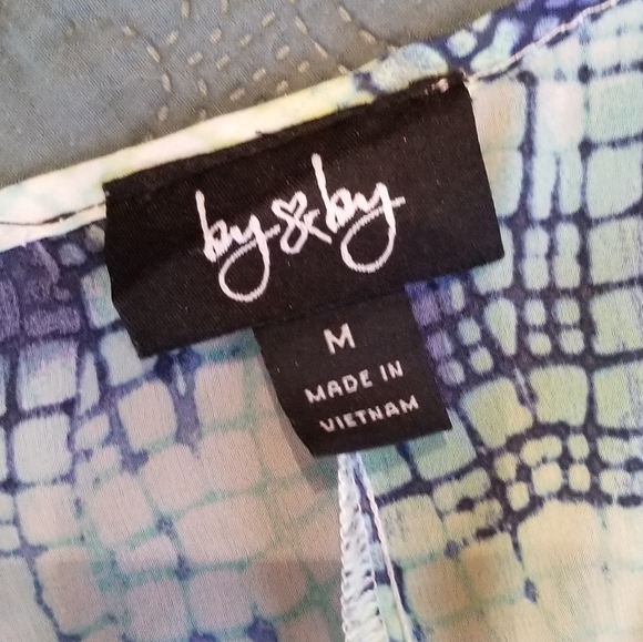 By & By sheer butterfly style shirt - Picture 7 of 8